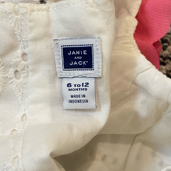 🎉 EUC! 🎉 Janie and Jack 6-12M White Scalloped Dress with Pink Rose. Worn once. - Picture 5 of 5